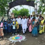 शाळेच्या पहिल्या दिवशी उपमुख्यमंत्री अजित पवार यांनी केले विद्यार्थ्यांचे स्वागत